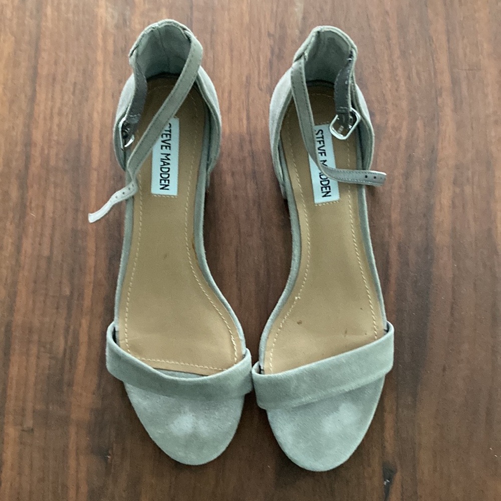 Steve Madden gray suede Irenee sandal